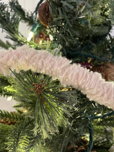 Load image into Gallery viewer, Cream Cashmere Garland
